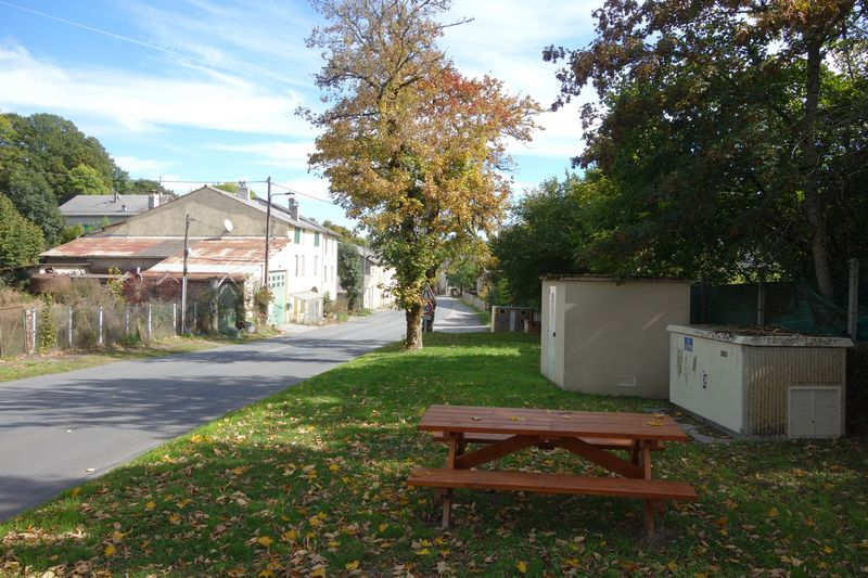 de l'arr&ecirc;t de Laucate &agrave; la halte de la Trivalle