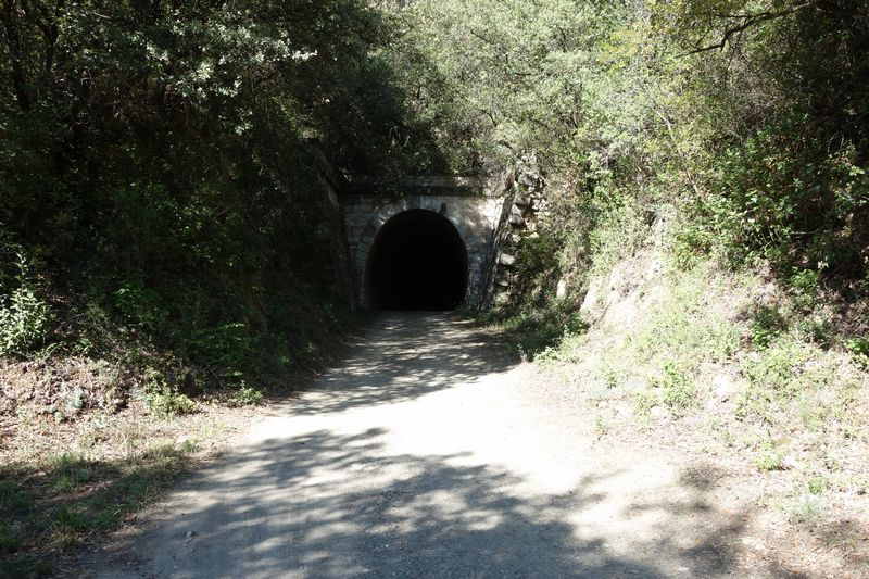 De la halte de la Caumette  l'ancienne gare de Bdarieux