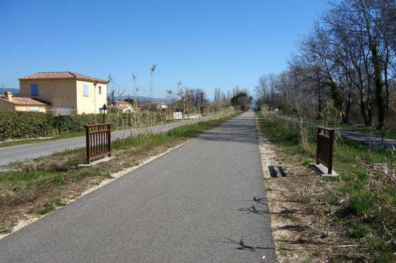 Agrandir l'image De la gare de Robion à la gare de Maubec