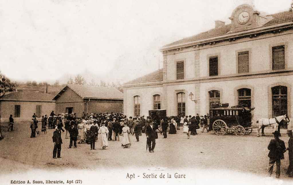Agrandir l'image Cour de la gare d'Apt