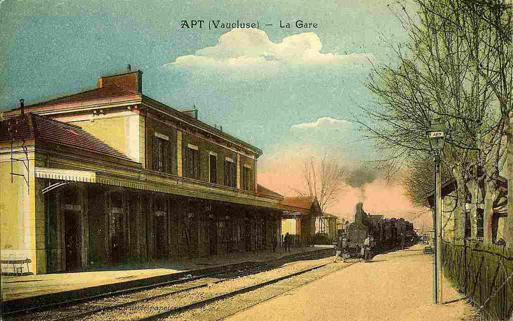 Agrandir l'image Cour de la gare d'Apt
