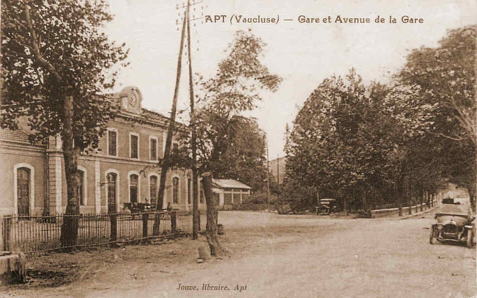 Agrandir l'image Cour de la gare d'Apt