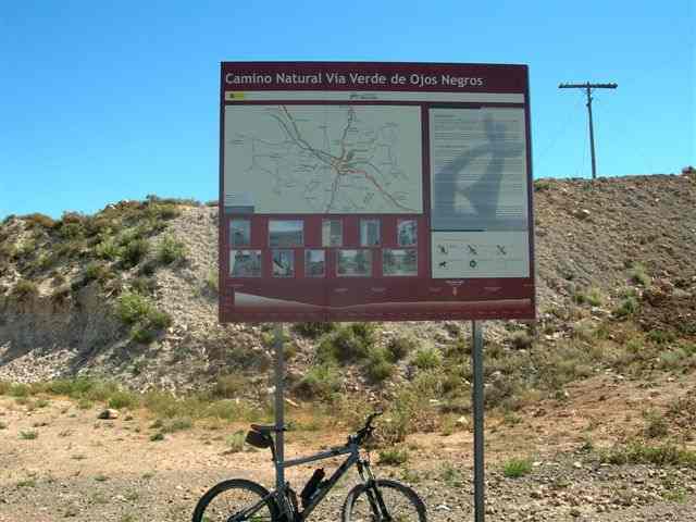 Panneau avec carte en gare de Teruel