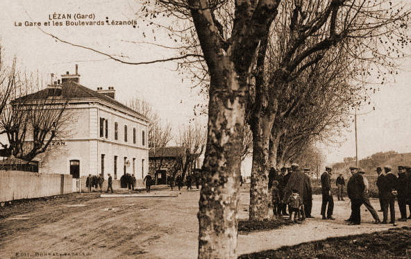 Cour de la gare de Lézan