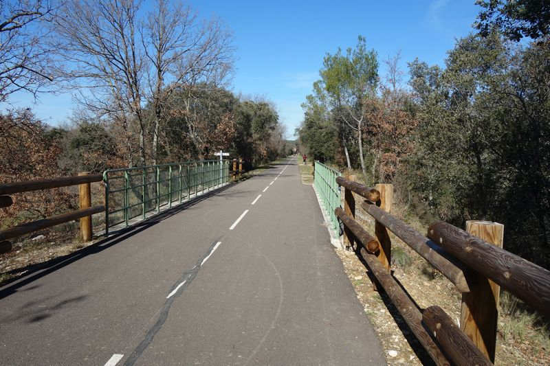 De la gare de Sommires  la halte de Salinelles