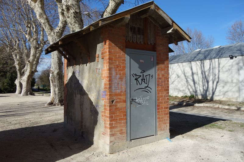 Lieux d'aisances de la gare de Langlade